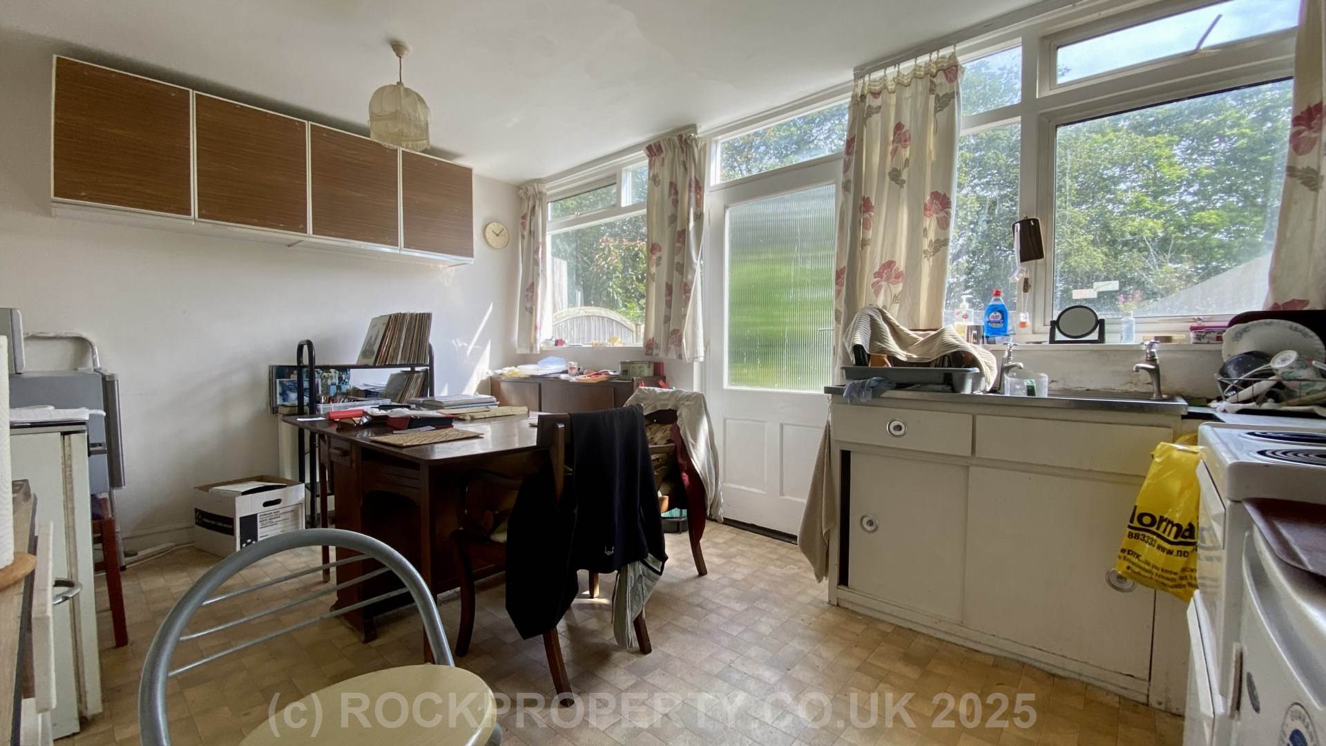 HUGE POTENTIAL - Sunny Garden & Garage, Manor Close, St Clement, Image 5