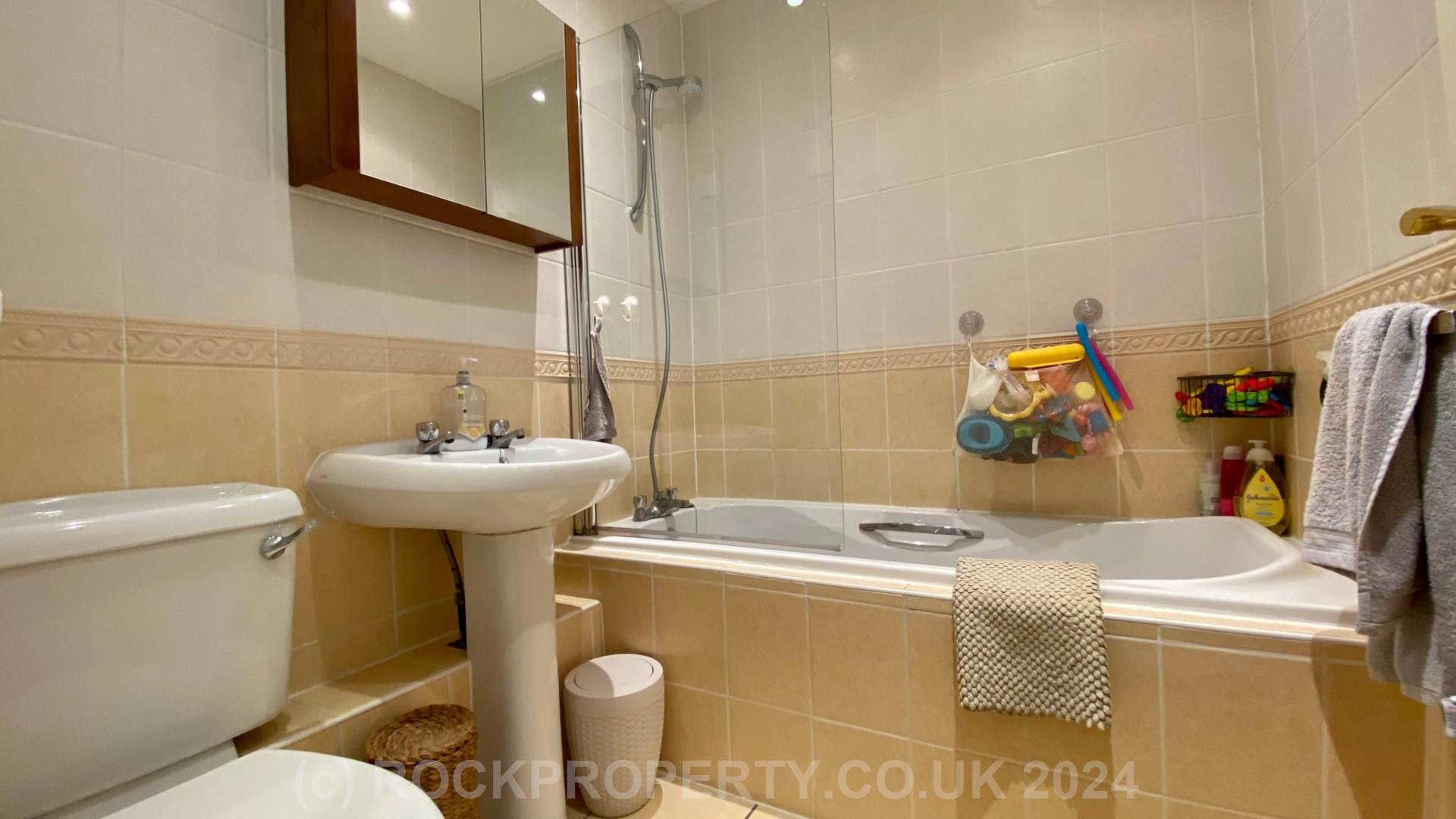 SPACIOUS 2 BED + BALCONY, Woodville Apartments, St Saviour's Road, Image 16