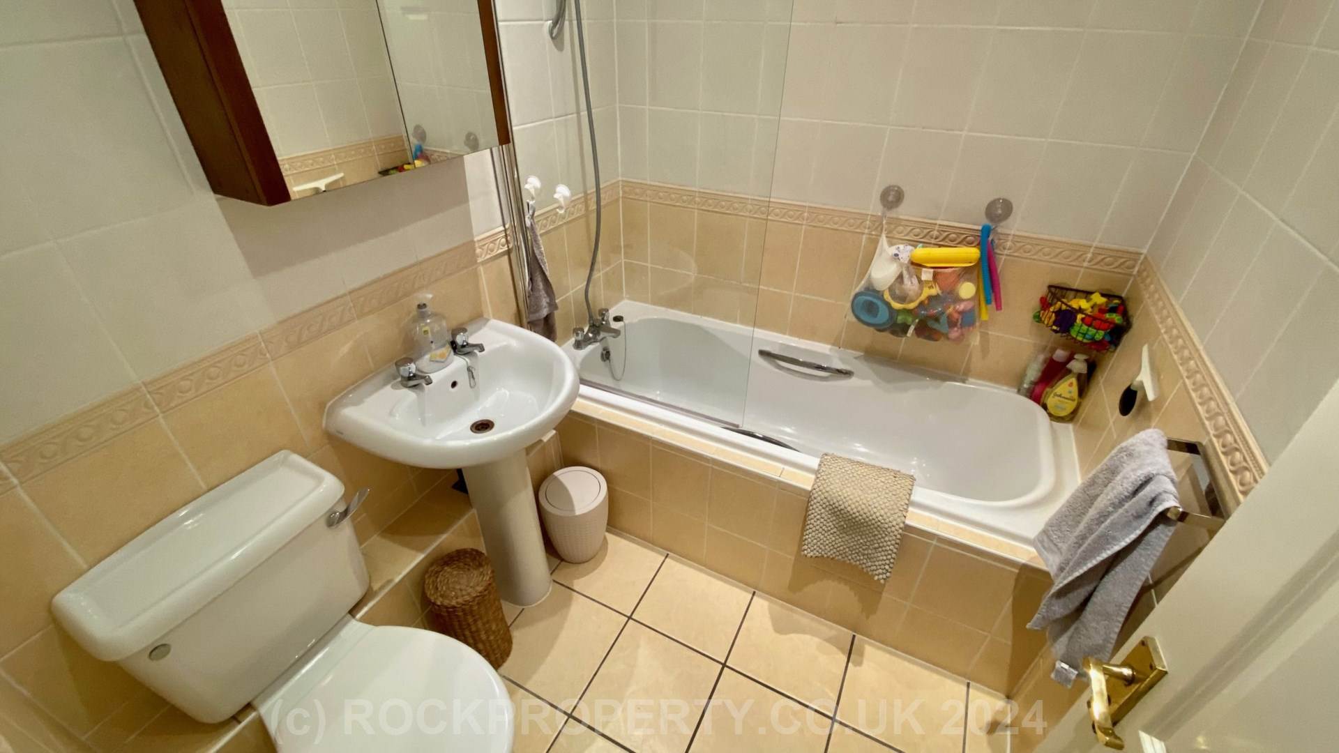 SPACIOUS 2 BED + BALCONY, Woodville Apartments, St Saviour's Road, Image 17