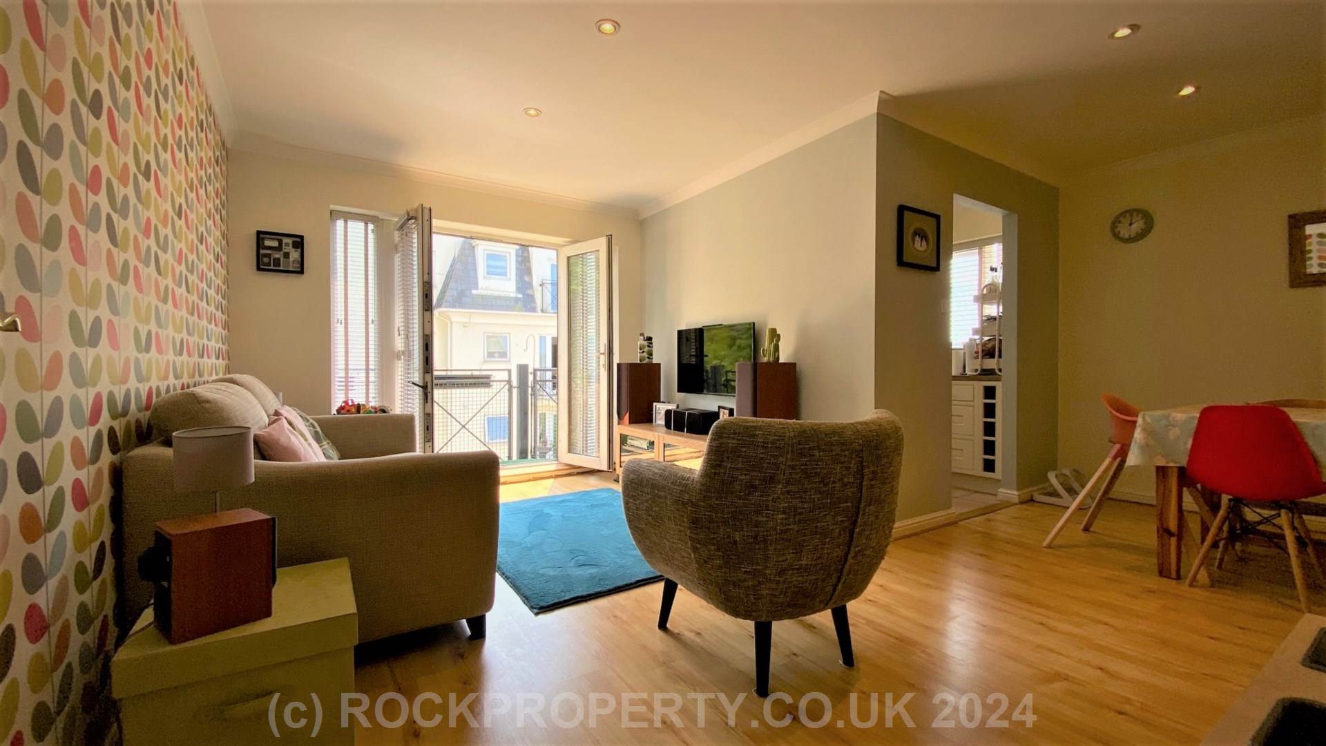 SPACIOUS 2 BED + BALCONY, Woodville Apartments, St Saviour's Road, Image 6