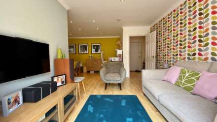 SPACIOUS 2 BED + BALCONY, Woodville Apartments, St Saviour's Road, Image 5