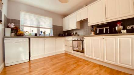 3 DOUBLE BED FAMILY HOME, Popular Sion Village, St John, Image 9
