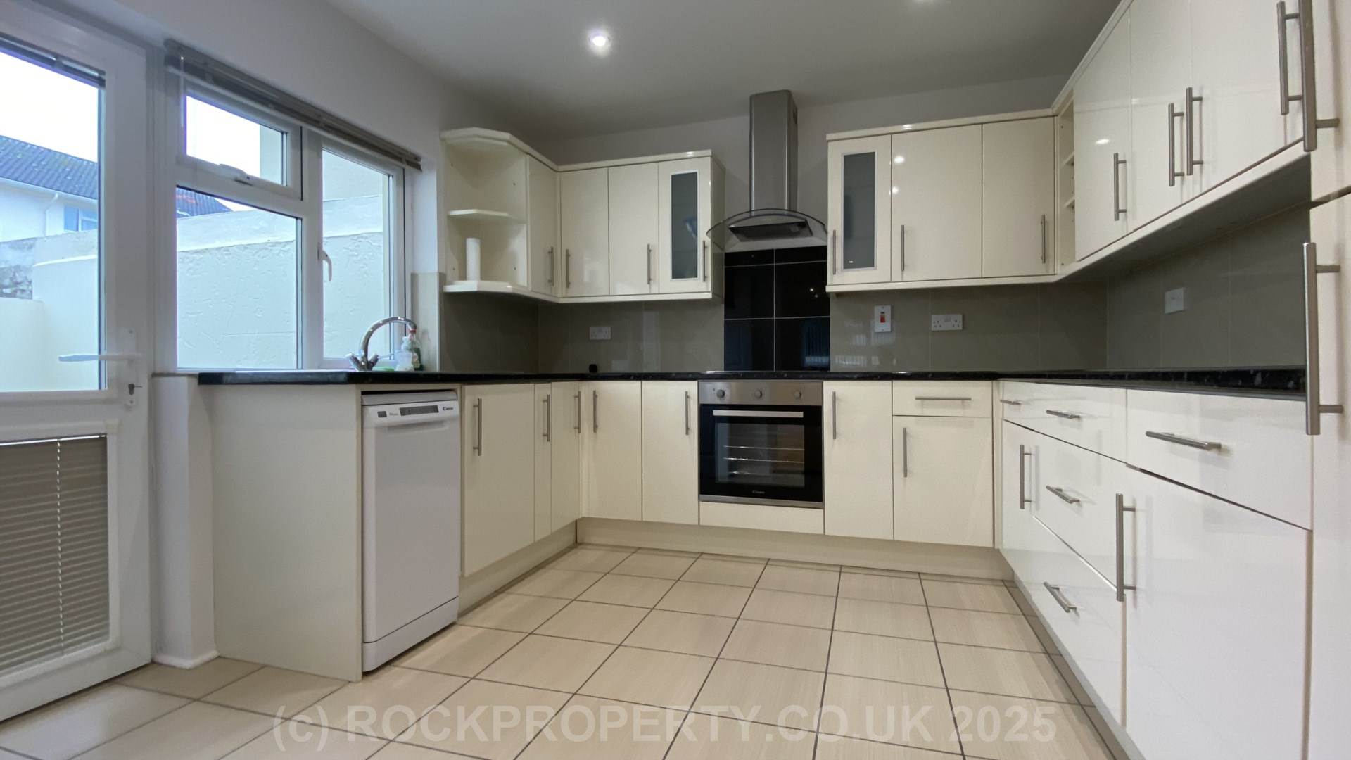 NEWLY REFURBISHED 3 BED 2 BATH, Quiet cul-de-sac, St Saviour, Image 11