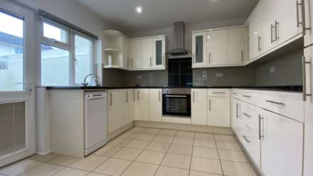 NEWLY REFURBISHED 3 BED 2 BATH, Quiet cul-de-sac, St Saviour, Image 11