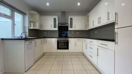 SPACIOUS 3 BED 2 BATH, Quiet cul-de-sac, St Saviour, Image 12