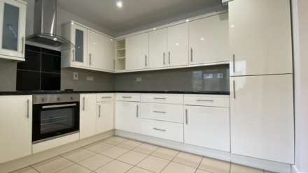 OFFERS INVITED - LOVELY 3 BED 2 BATH, Quiet cul-de-sac, St Saviour, Image 13