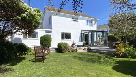 Location, Location, Location - Stunning 4 Bed nr Green Island Beach, St Clement