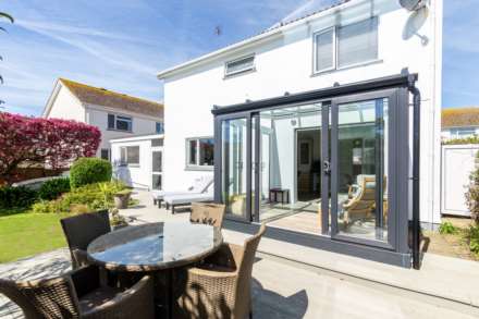 EXQUISITE DETACHED HOME, 4 Bed 2 Bath House, Nr Green Island Beach, St Clement, Image 16