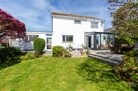 EXQUISITE DETACHED HOME, 4 Bed 2 Bath House, Nr Green Island Beach, St Clement, Image 27