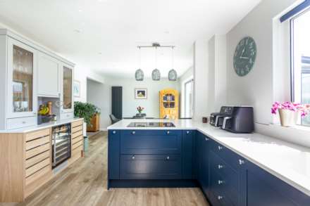 EXQUISITE DETACHED HOME, 4 Bed 2 Bath House, Nr Green Island Beach, St Clement, Image 9