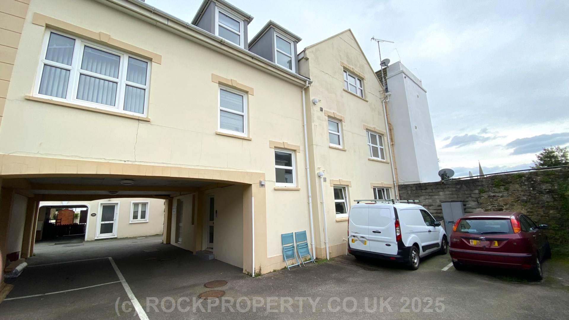 SPACIOUS 2 BED FLAT, Brighton Road, Image 2