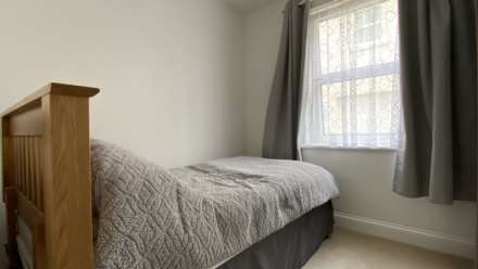 SPACIOUS 2 BED FLAT, Brighton Road, Image 11