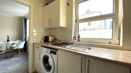 SPACIOUS 2 BED FLAT, Brighton Road, Image 7