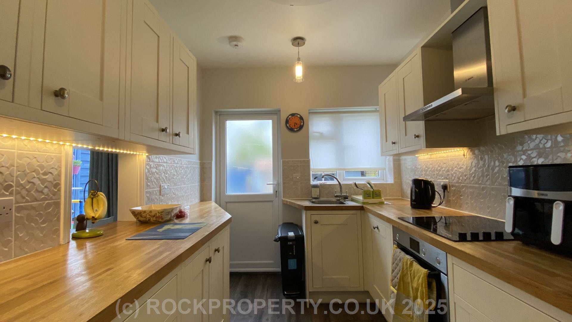 DECEPTIVELY SPACIOUS 3 BED, Bellozanne Road, First Tower, Image 13