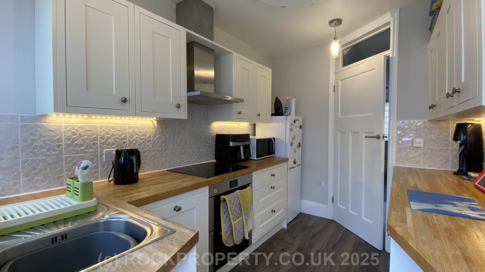 DECEPTIVELY SPACIOUS 3 BED, Bellozanne Road, First Tower, Image 14