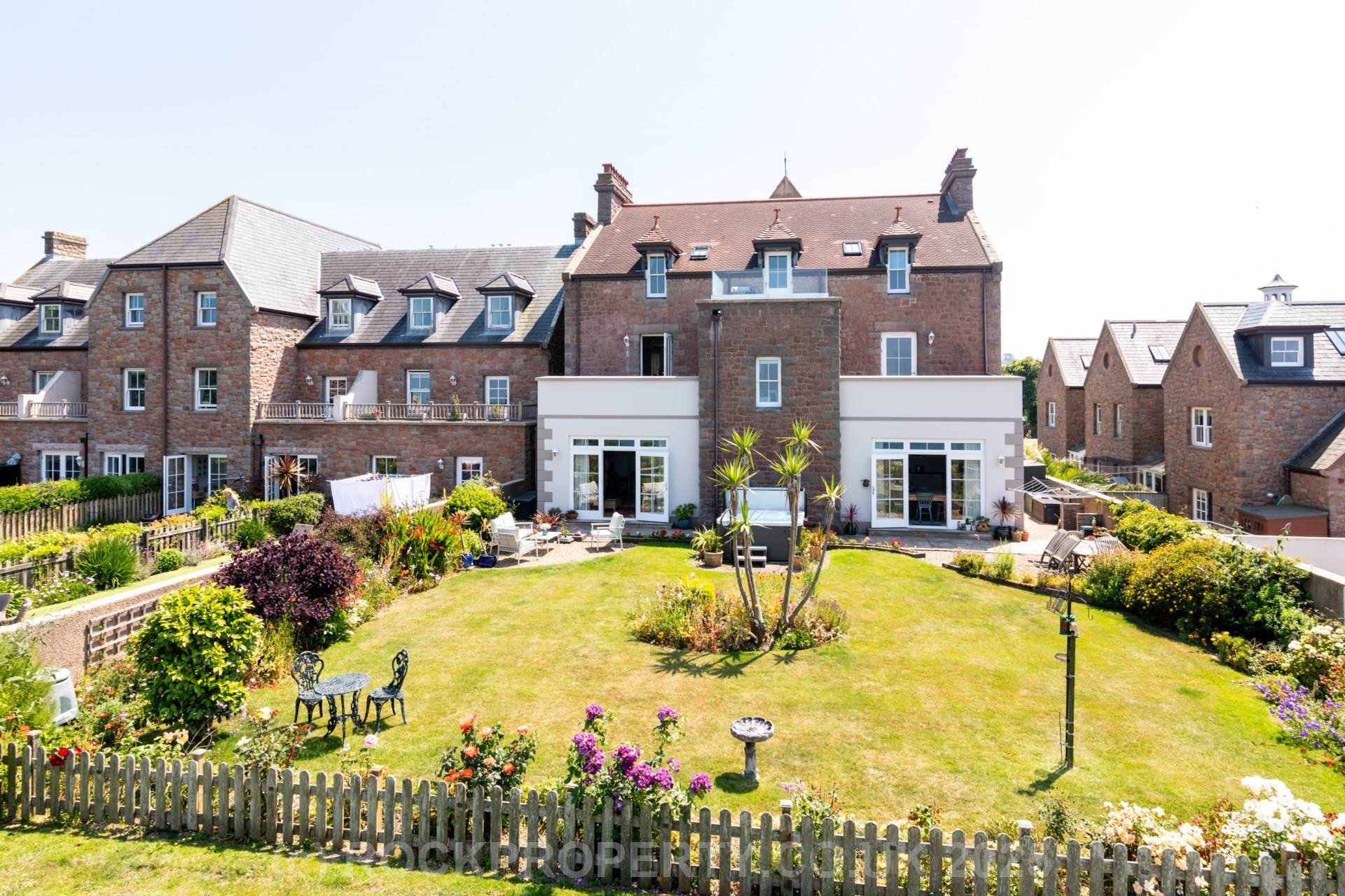LUXURY 2 BED 2 BATH GARDEN APARTMENT, La Route Des Cotes Du Nord, Nr Rozel, Image 3