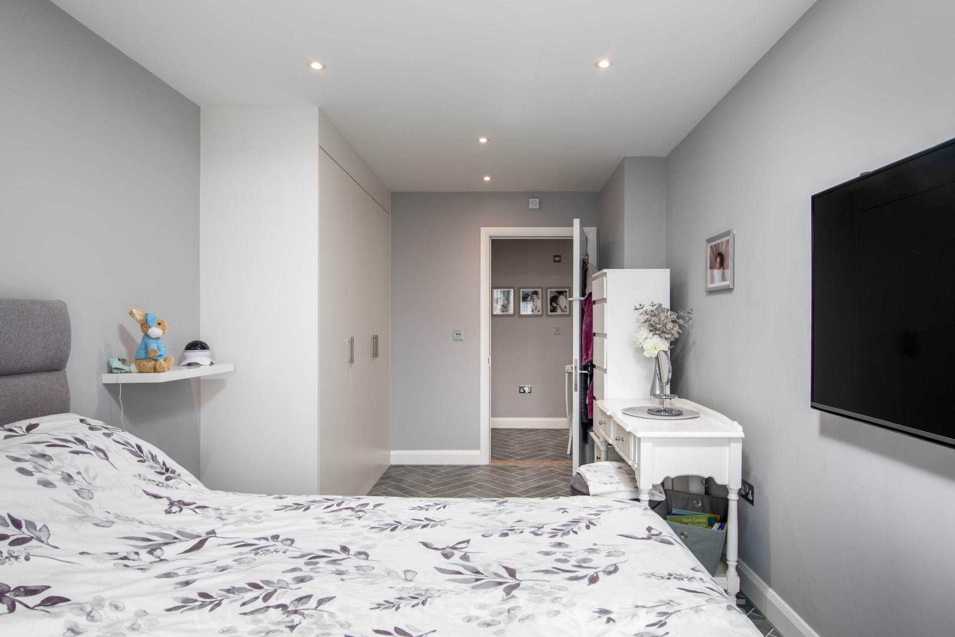 IMMACULATE 1 BED WITH PRIVATE BALCONY, The Cube, Roussel Street, Image 16