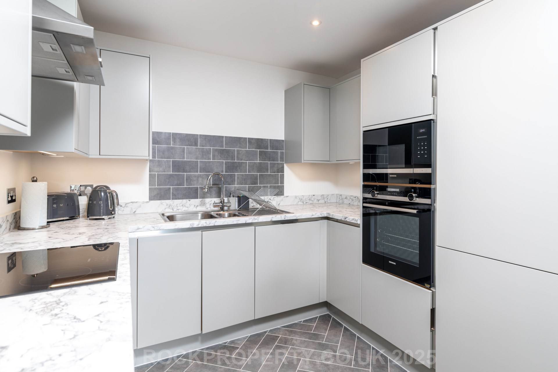 IMMACULATE 1 BED WITH PRIVATE BALCONY, The Cube, Roussel Street, Image 3
