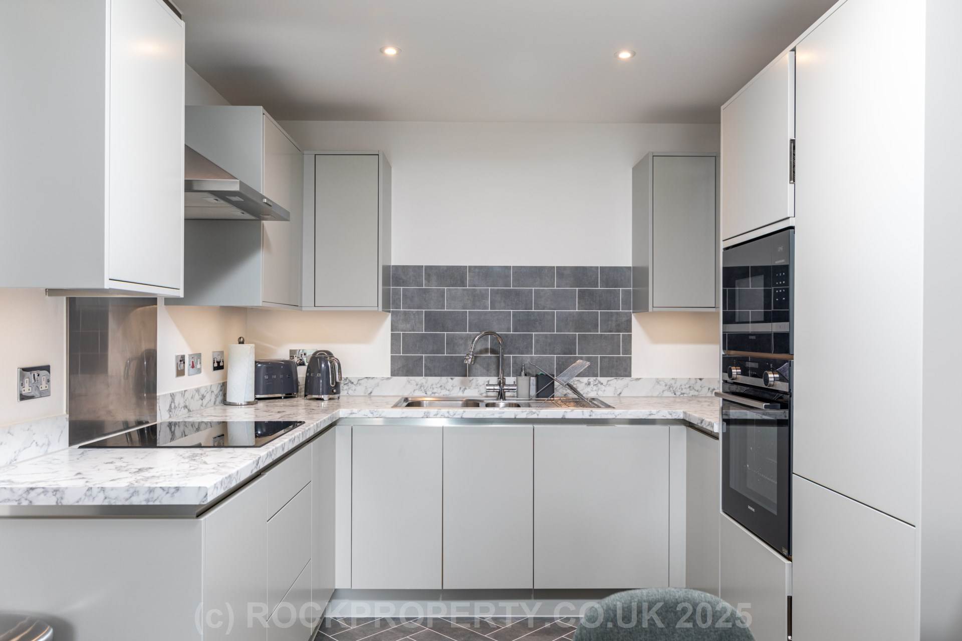 IMMACULATE 1 BED WITH PRIVATE BALCONY, The Cube, Roussel Street, Image 4
