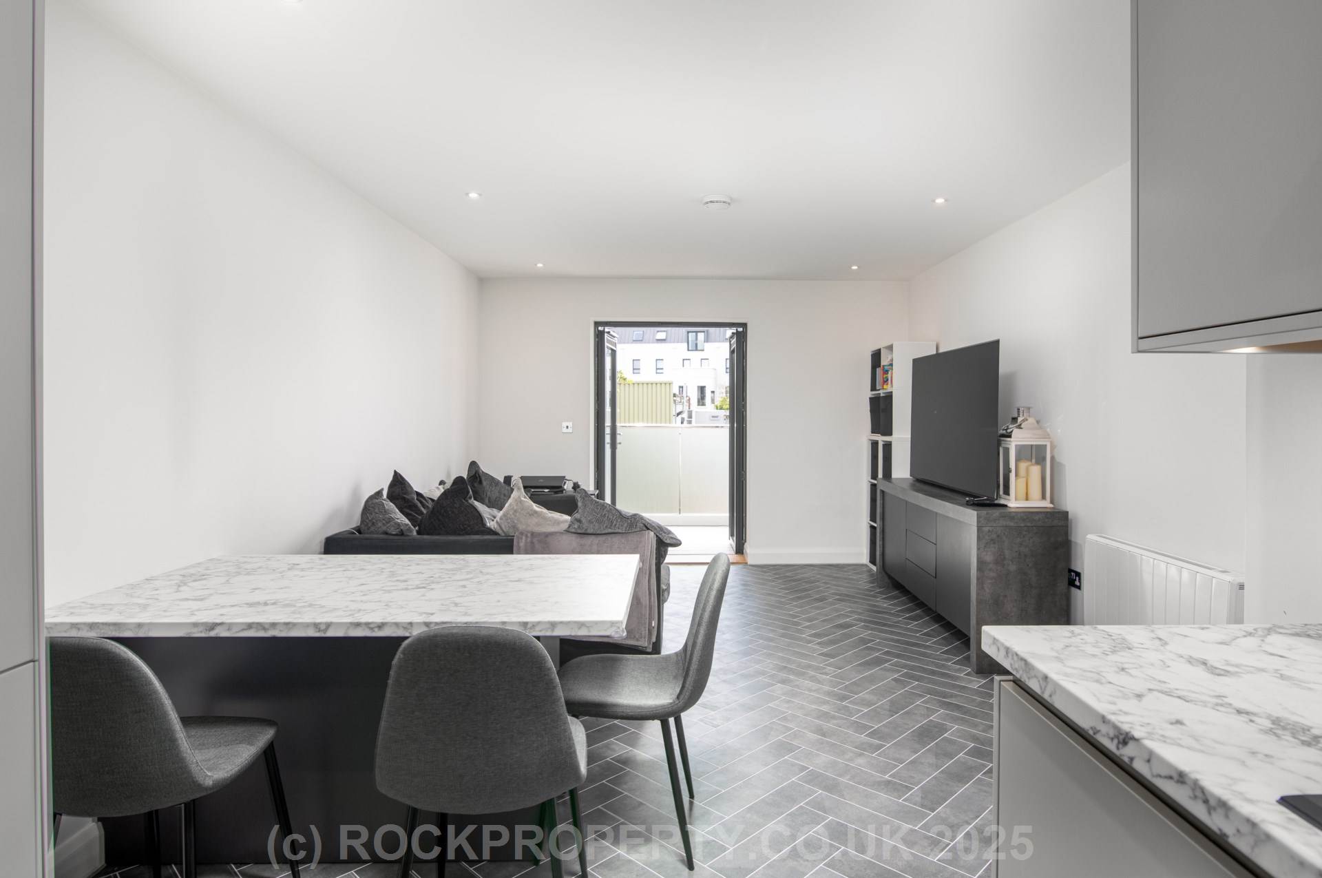 IMMACULATE 1 BED WITH PRIVATE BALCONY, The Cube, Roussel Street, Image 7