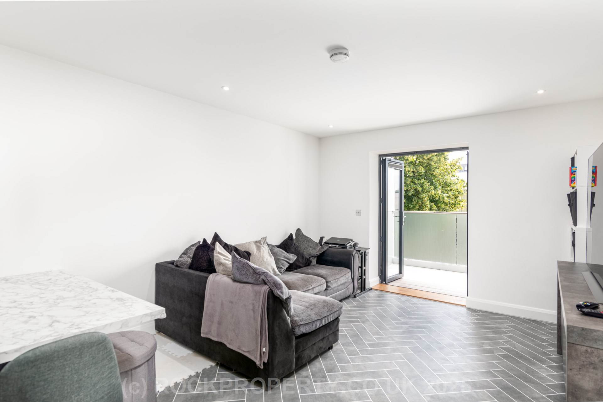 IMMACULATE 1 BED WITH PRIVATE BALCONY, The Cube, Roussel Street, Image 8