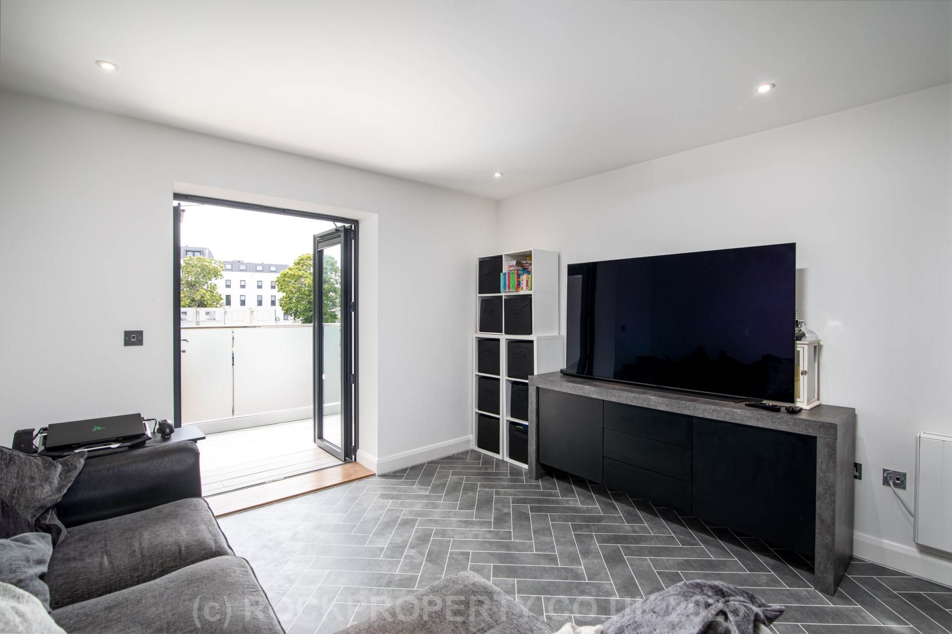 IMMACULATE 1 BED WITH PRIVATE BALCONY, The Cube, Roussel Street, Image 9