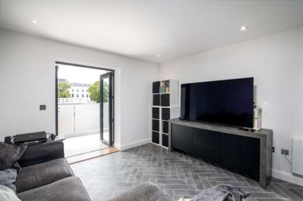 IMMACULATE 1 BED WITH PRIVATE BALCONY, The Cube, Roussel Street, Image 9