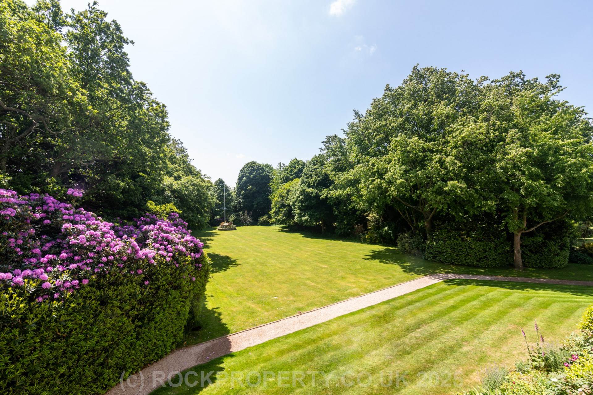 SPACIOUS 2 BED APARTMENT, Oaklands Manor, Rural St Saviour, Image 10