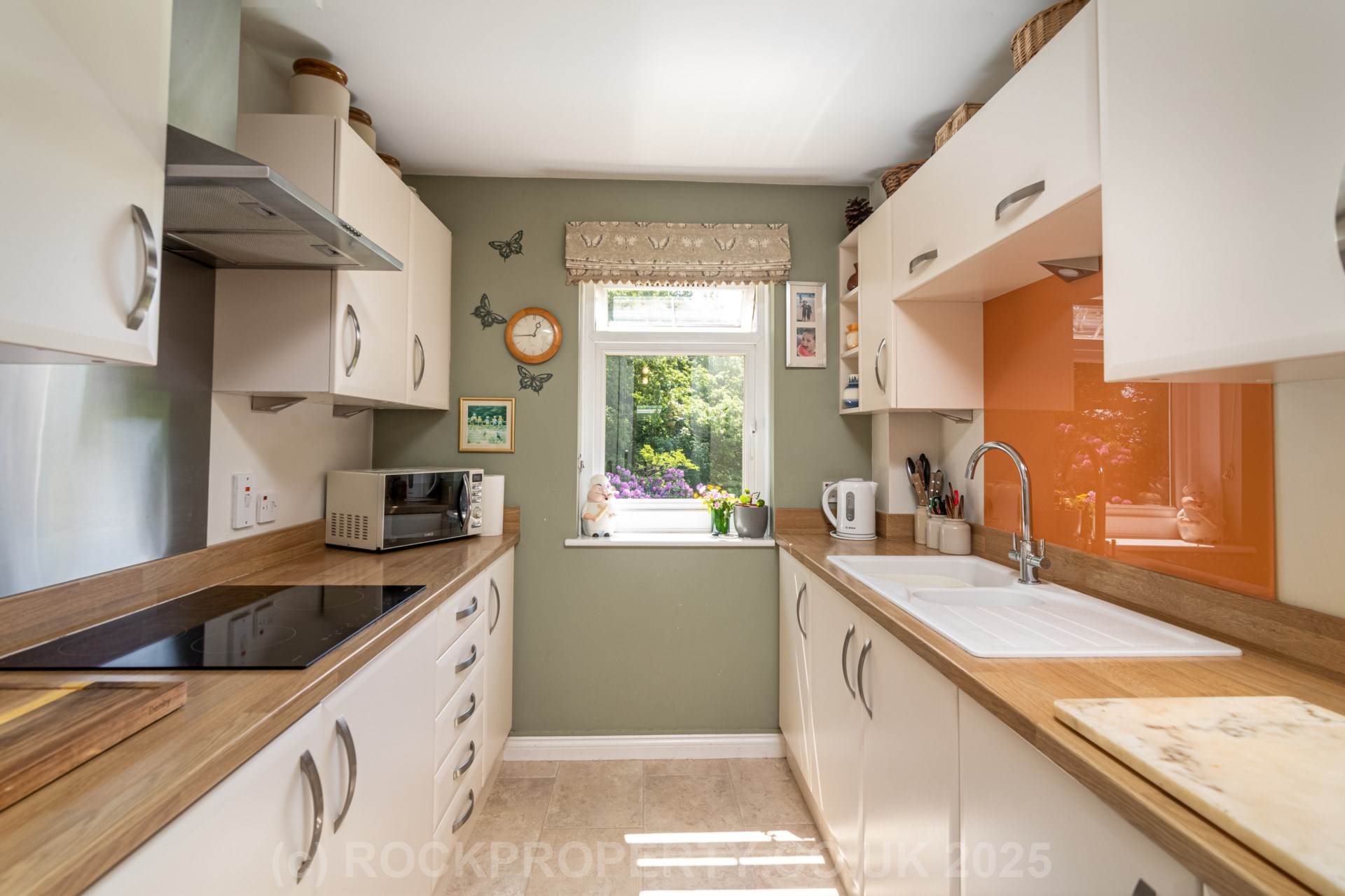 SPACIOUS 2 BED APARTMENT, Oaklands Manor, Rural St Saviour, Image 12