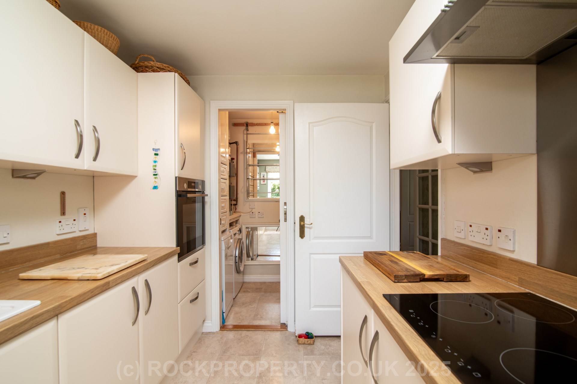 SPACIOUS 2 BED APARTMENT, Oaklands Manor, Rural St Saviour, Image 13