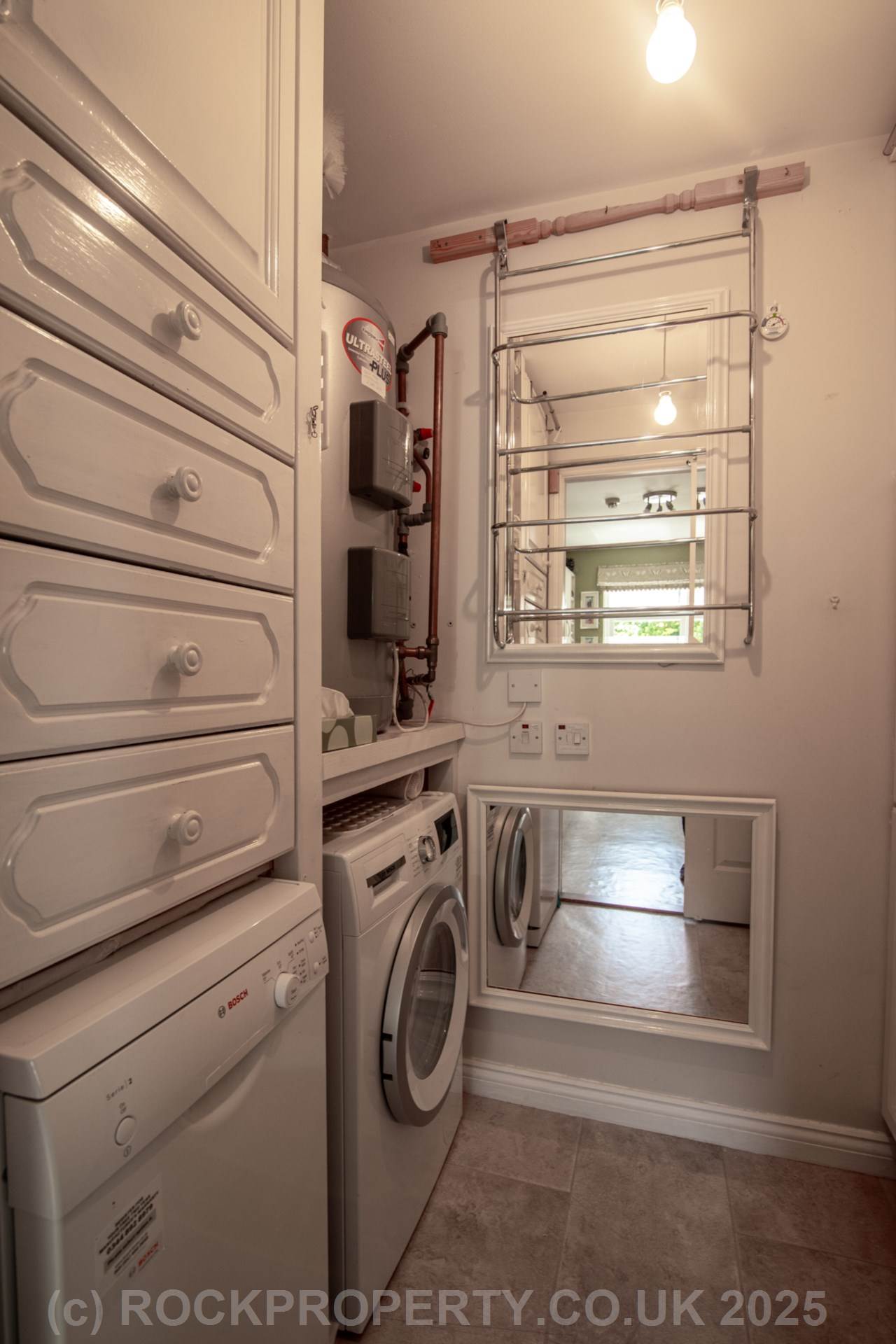 SPACIOUS 2 BED APARTMENT, Oaklands Manor, Rural St Saviour, Image 14