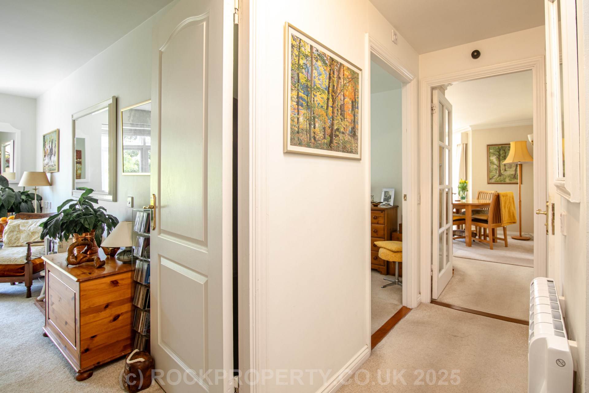 SPACIOUS 2 BED APARTMENT, Oaklands Manor, Rural St Saviour, Image 15