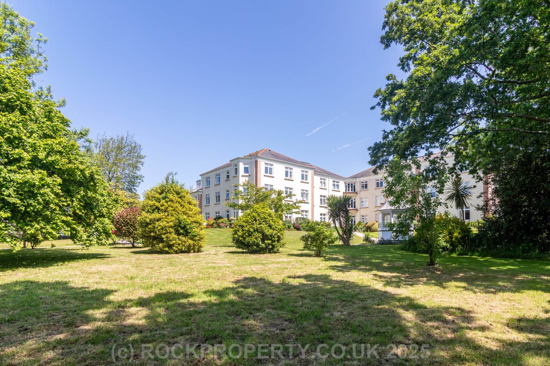 SPACIOUS 2 BED APARTMENT, Oaklands Manor, Rural St Saviour, Image 22