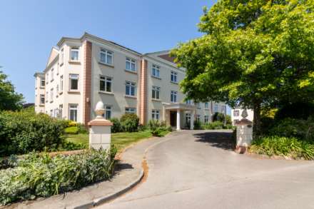 SPACIOUS 2 BED APARTMENT, Oaklands Manor, Rural St Saviour