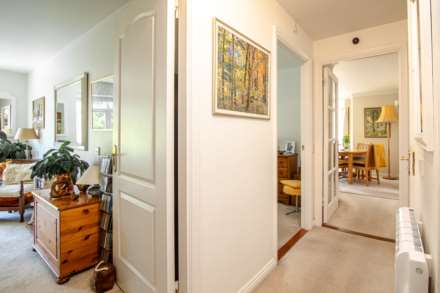 SPACIOUS 2 BED APARTMENT, Oaklands Manor, Rural St Saviour, Image 15