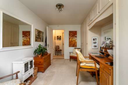 SPACIOUS 2 BED APARTMENT, Oaklands Manor, Rural St Saviour, Image 19