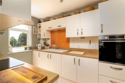 SPACIOUS 2 BED APARTMENT, Oaklands Manor, Rural St Saviour, Image 9