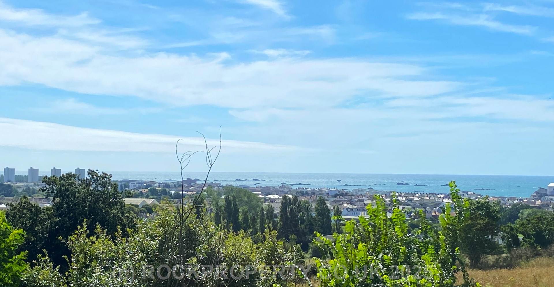 3 DOUBLE BEDS + SEA VIEWS, Palace Close, St Saviour, Image 1