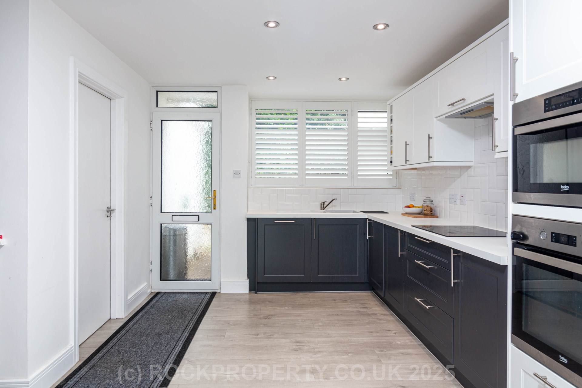 3 DOUBLE BEDS + SEA VIEWS, Palace Close, St Saviour, Image 11