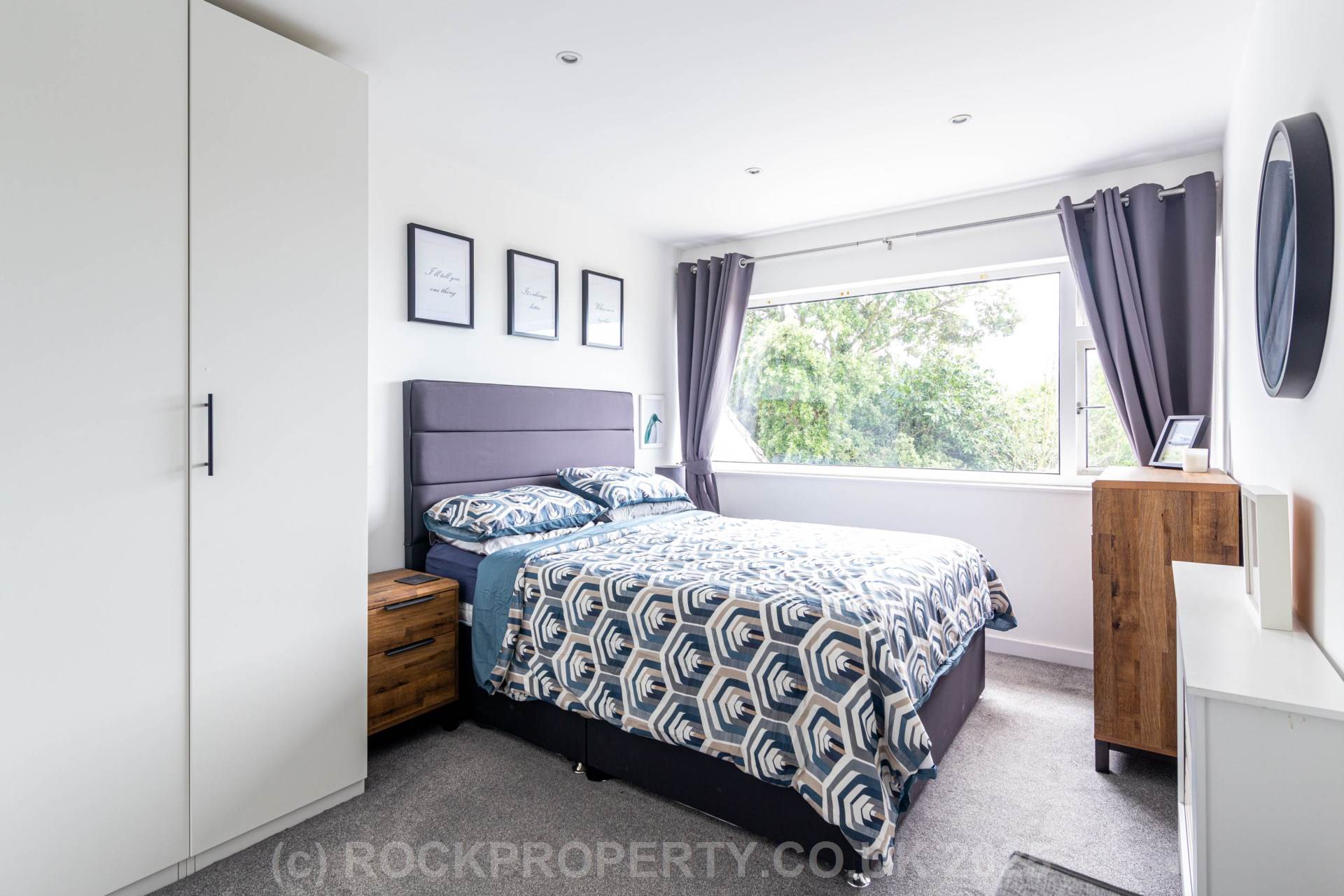 3 DOUBLE BEDS + SEA VIEWS, Palace Close, St Saviour, Image 13