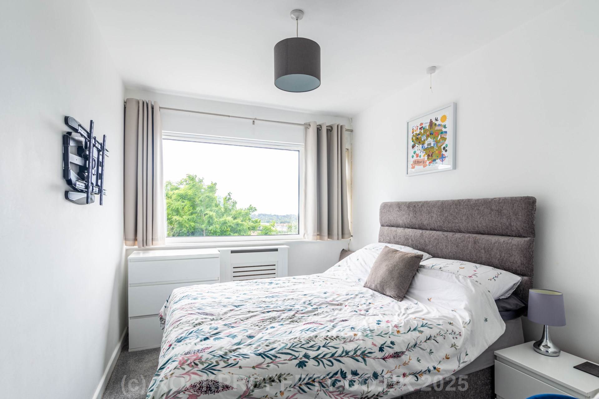3 DOUBLE BEDS + SEA VIEWS, Palace Close, St Saviour, Image 17