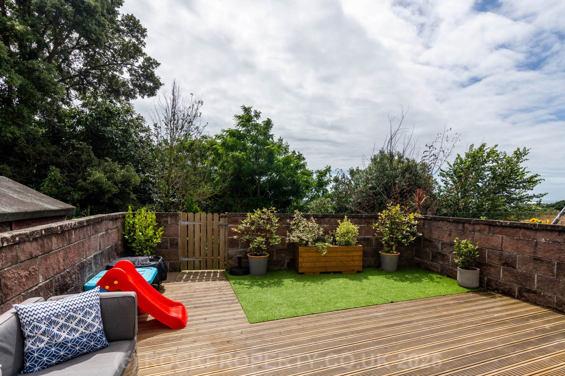 3 DOUBLE BEDS + SEA VIEWS, Palace Close, St Saviour, Image 3