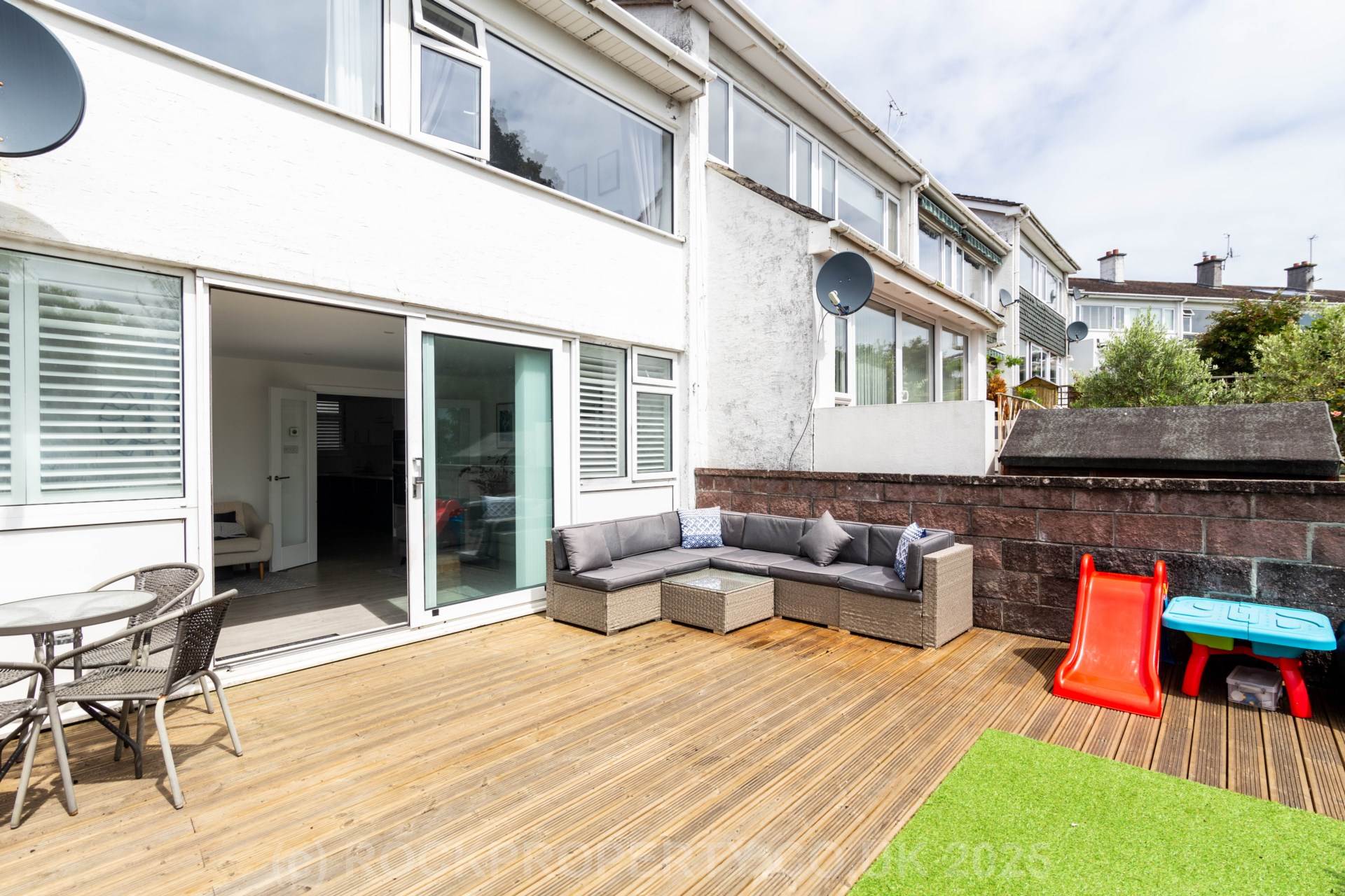 3 DOUBLE BEDS + SEA VIEWS, Palace Close, St Saviour, Image 4