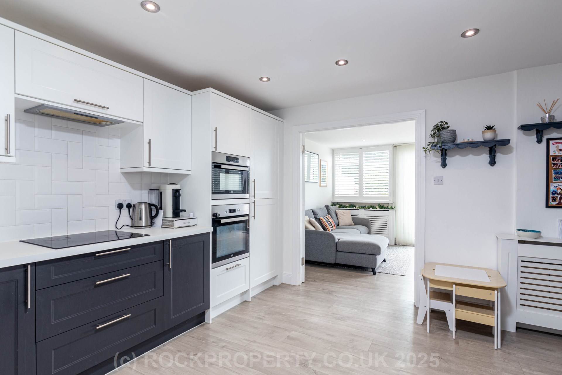 3 DOUBLE BEDS + SEA VIEWS, Palace Close, St Saviour, Image 9