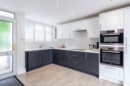 3 DOUBLE BEDS + SEA VIEWS, Palace Close, St Saviour, Image 10