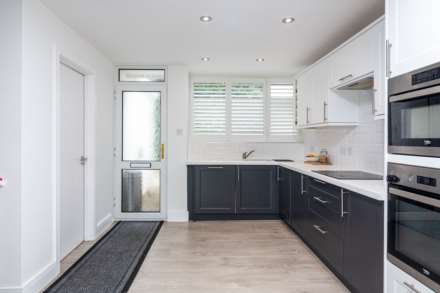 3 DOUBLE BEDS + SEA VIEWS, Palace Close, St Saviour, Image 11