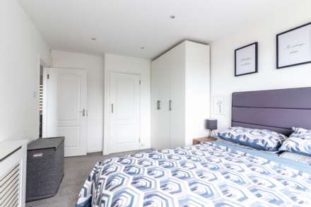 3 DOUBLE BEDS + SEA VIEWS, Palace Close, St Saviour, Image 14