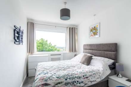3 DOUBLE BEDS + SEA VIEWS, Palace Close, St Saviour, Image 17