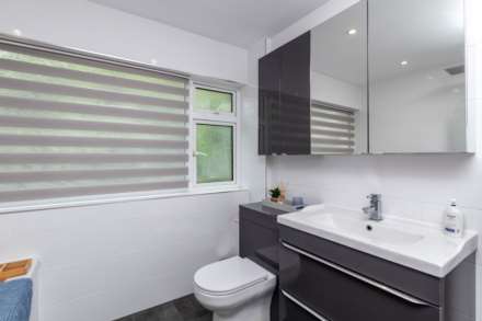 3 DOUBLE BEDS + SEA VIEWS, Palace Close, St Saviour, Image 20
