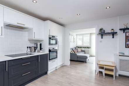 3 DOUBLE BEDS + SEA VIEWS, Palace Close, St Saviour, Image 9